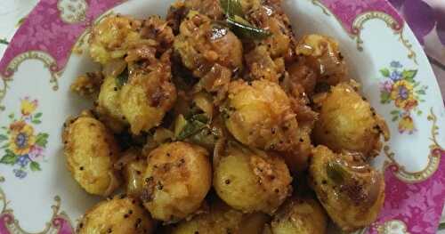 Baby Potato Fry / Kutti Urulai Kari - Hot & Spicy Baby Potato Curry for Rice