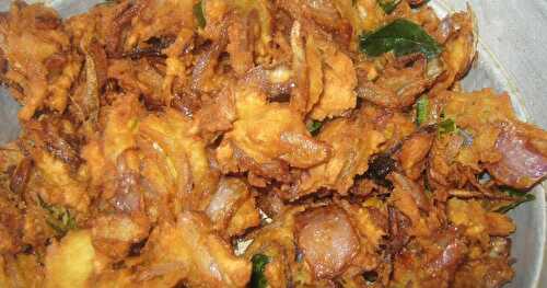 Chennai Special Onion Pakoda - Vengaya Pakoda Hotel Style Recipe- Perfect Tea Time Snack Recipe