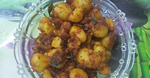 Chettinad Kutti Urulai Kizhangu Varuval | Baby Potato Roast | Lunch Side dish Recipe