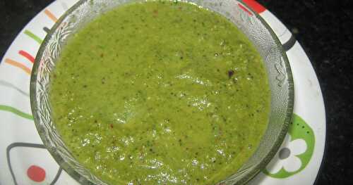 Coriander Leaves Chutney with Onions - Vengaya Kothamalli Chutney - Diabetic Recipes - Green Chutney