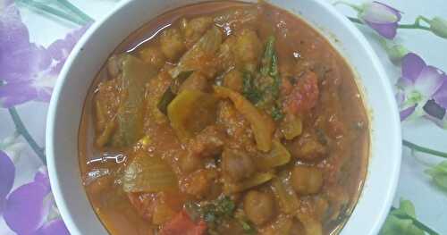Karuppu Kondai Kadalai Curry | Kala Chana / Brown Chick peas Gravy | Appam Kadalai Curry
