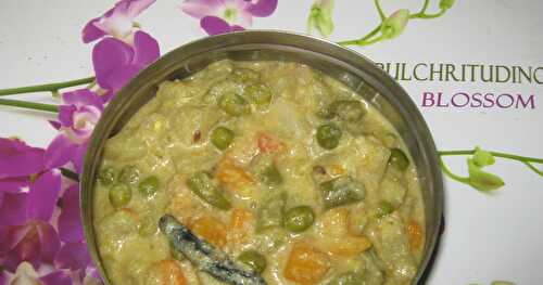 Mixed Vegetable Kurma - Traditional Tamilnadu Style Vegetable Kurma - Chapathi Kurma Recipe - Idli Kurma Recipe