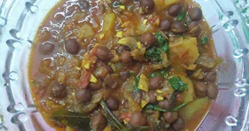 Potato Black Chana Gravy | Karuppu Kadalai Urulai Masala | Chapathi Side dish 
