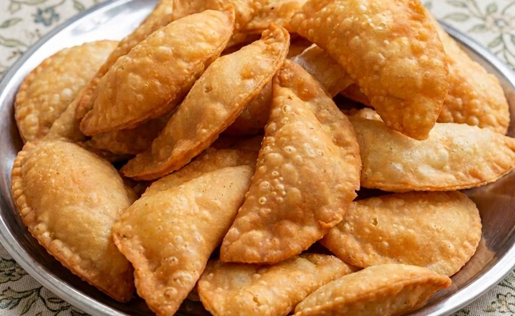Traditional Sweet Somas with Rava Filling | Crispy Golden Rava Pooranam stuffed Somas