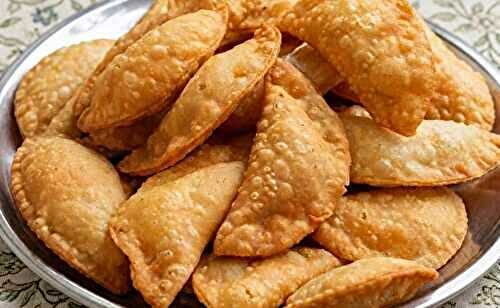 Traditional Sweet Somas with Rava Filling | Crispy Golden Rava Pooranam stuffed Somas