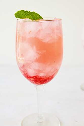 Raspberry Mint Pink Moscato Cocktail - Margarita's On The Rocks