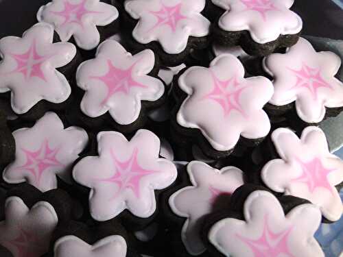 Chocolate-cinnamon cherry blossom cookies – Marshmallows & Margaritas