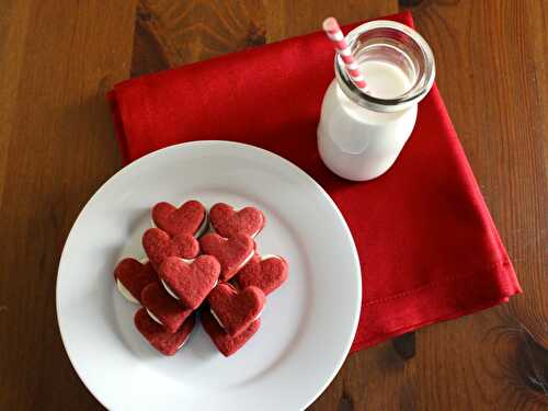 Red velvet sandwich cookies – Marshmallows & Margaritas