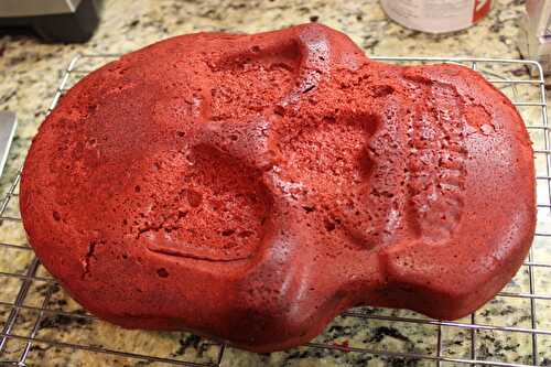 Red velvet skull cake (and cupcakes) – Marshmallows & Margaritas