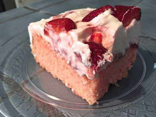 Summer strawberry cake – Marshmallows & Margaritas
