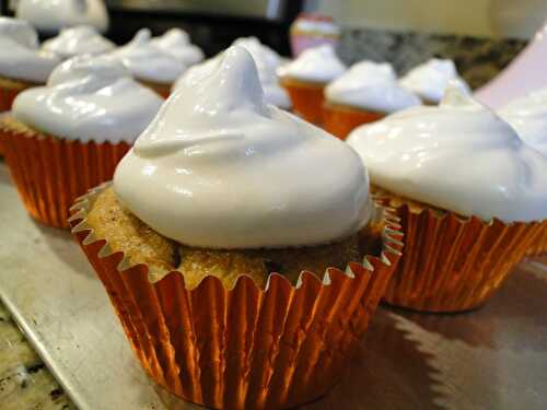 Sweet potato-pecan cupcakes with marshmallow meringue – Marshmallows & Margaritas