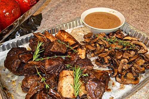 WINE BRAISED SHORT RIBS WITH ROASTED MUSHROOMS AND A CREAMY PAN SAUCE