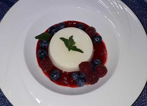 Panacotta With Lemon And Red Fruits | Healthy Recipes And Lifestyle By Megounista