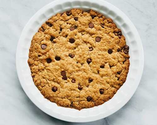 The Fastest and Easiest Chocolate Chip Cookie Pie Recipe - Momma Chef
