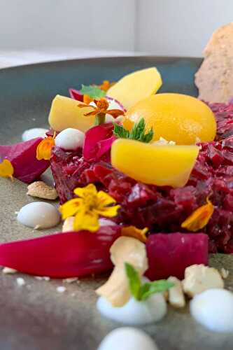 Recipe for Beetroot tartare with fake egg yolk and sourdough crackers