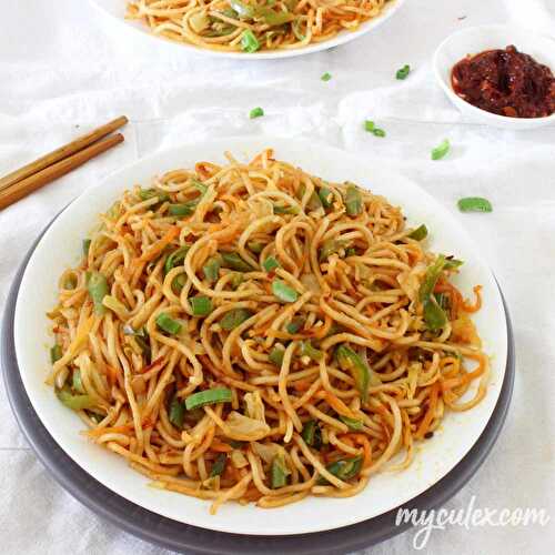 Schezwan Hakka Noodles with Veggies | Szechuan Noodles Recipe