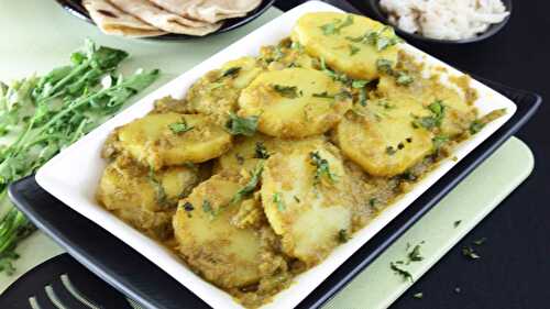 Potatoes in Green Coriander Masala | Sai Mashale Mein Patata |   Hara Dhania Aloo Ki Sabzi