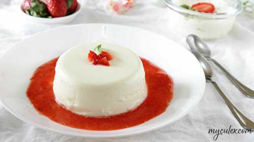 Vanilla Panna Cotta(Vegetarian) with Strawberry Sauce |Strawberry Pannacotta| Quick and Easy Pannacotta