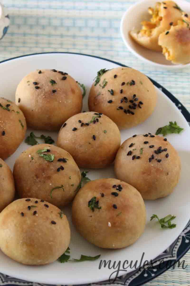 Baked Paneer Naan Bomb