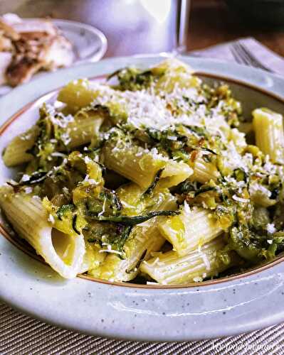 Pasta with zucchini and parmesan