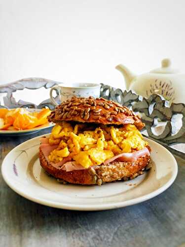 Scrambled parmesan eggs with ham