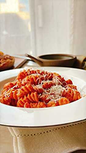 Pasta with Roasted Red Pepper and Ricotta Sauce