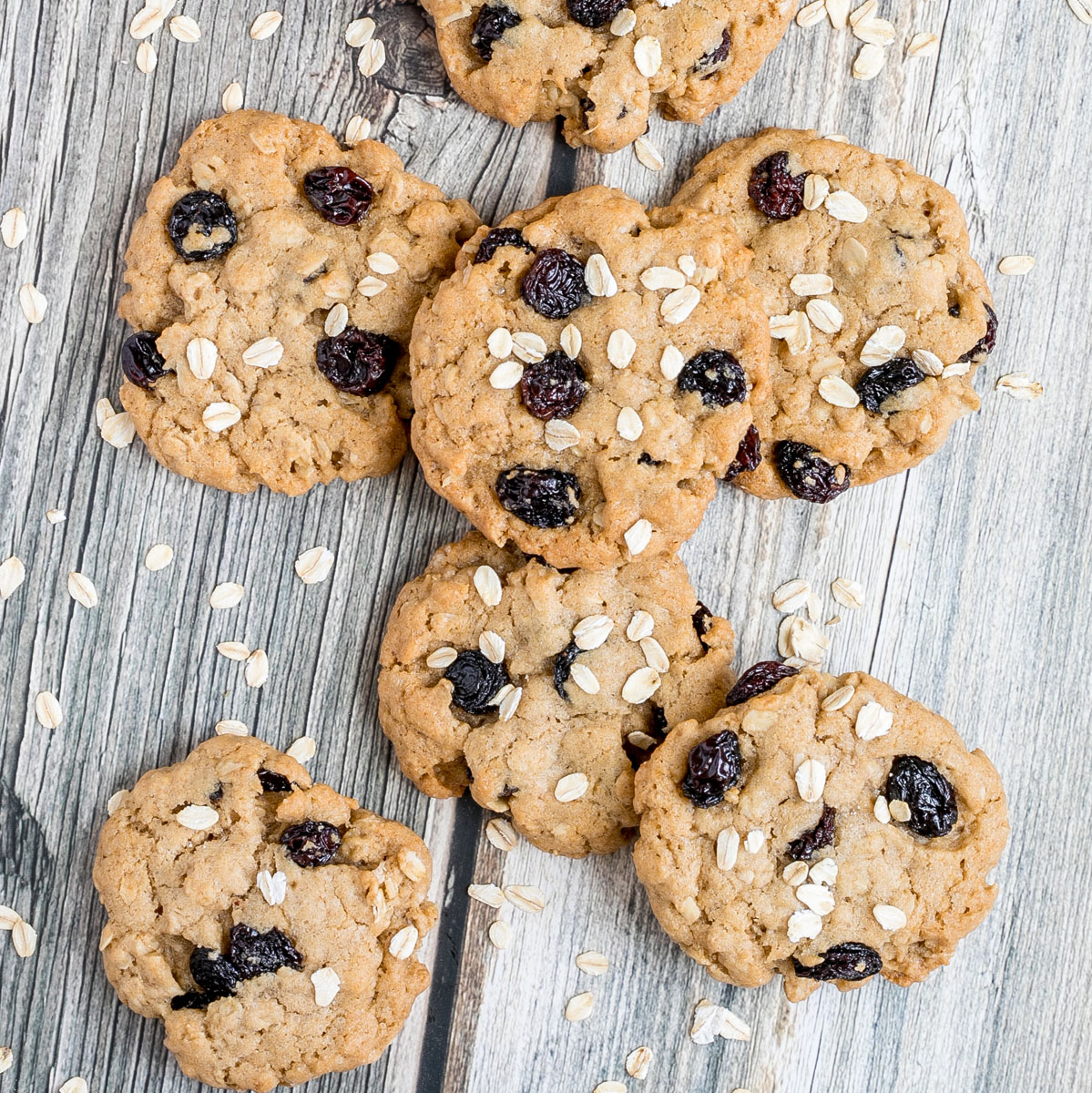 Vegan Oatmeal Raisin Cookies