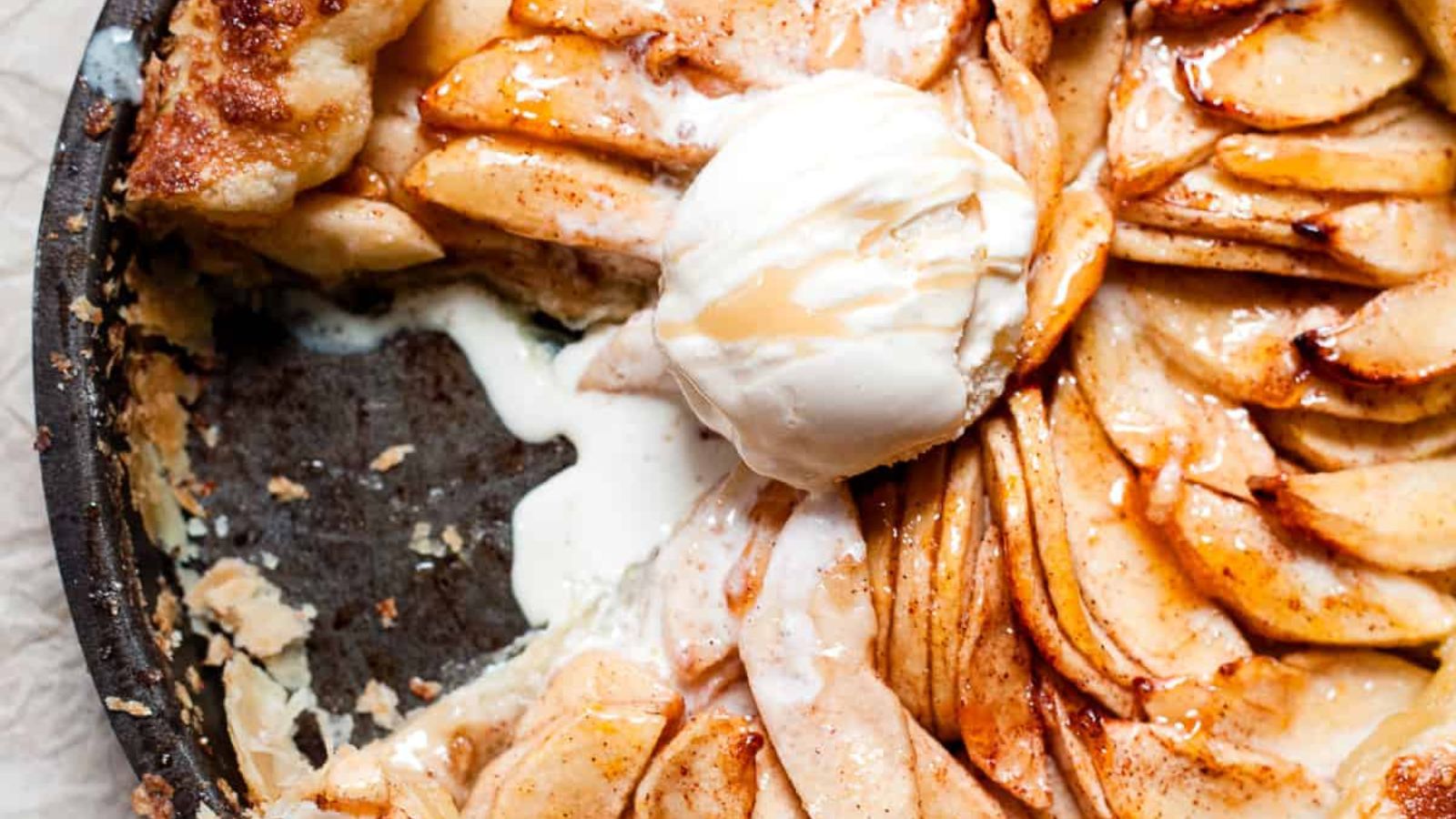 16 Apple Desserts That’ll Get You in the Mood for Winter