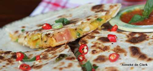 Cheesy Double Pizza Wraps with Chicken -