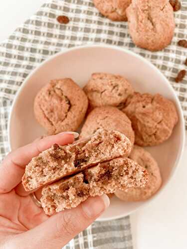 Cinnamon and Raisin Cookies. 