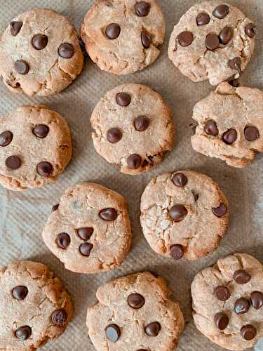 Easy Chocolate Chip Peanut Butter Cookies