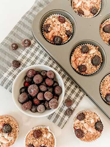 BANANA BLUEBERRY COCONUT BAKED OAT CUPS - Nourish Your Glow