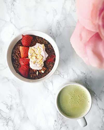 Chocolate and Strawberry Baked Oats - Nourish Your Glow