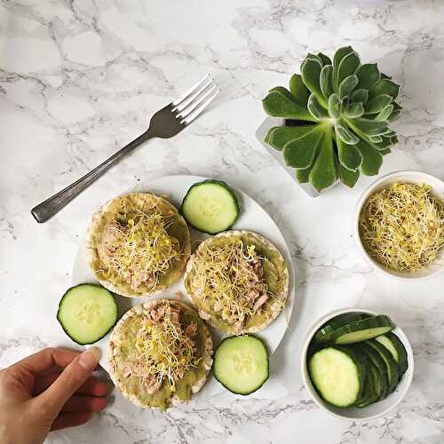 Healthy and Quick Snack Idea- Tuna rice cakes with smashed avocado