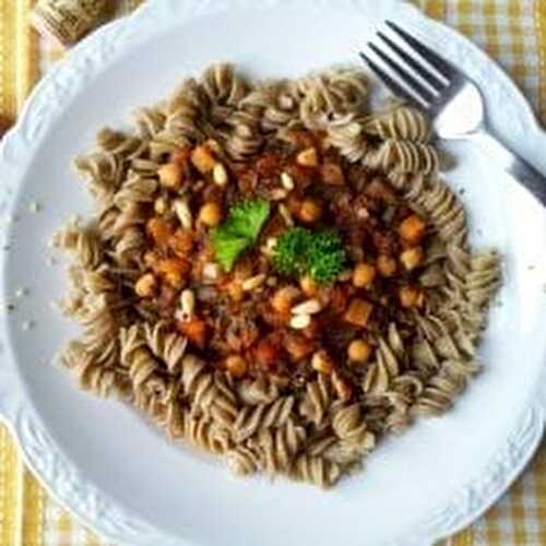 Kanepijahu pasta spinati-tomati kastme ja kikerhernestega 