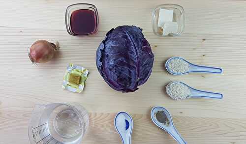 Vegan red cabbage soup