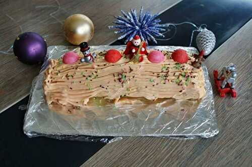 Christmas log with strawberry tagada with the thermomix, made in 50 minutes.