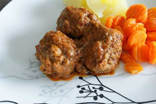 Meatballs tomato sauce with the thermomix, made in 10 minutes.