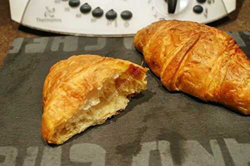 Pure butter croissant with the thermomix, made in 20 minutes.