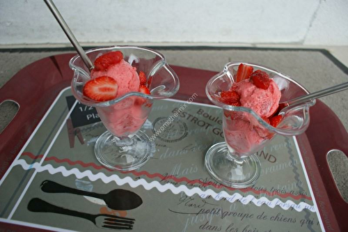 Strawberry sorbet with the thermomix, made in 0 minutes.