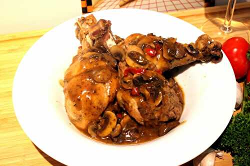 Haehnchenbeine mit Pilzen, in Wein gekocht – Chicken Legs with Mushrooms, cooked in Red Wine – Pane Bistecca