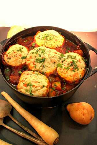 Irisches Gulasch mit Kräuterbrötchen Topping – Irish Stew with Herb Bread Topping – Pane Bistecca