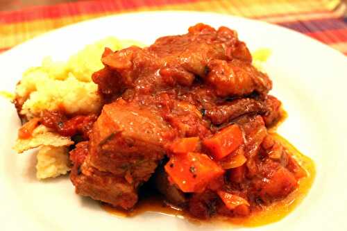 Italienischer Schweinebauch in Tomatensauce mit Griess-Gnocchi – Italian Pork Belly in Tomato Sauce with Semolina Gnocchi – Pane Bistecca