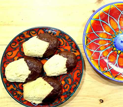 Mandel-Vanilla Eiweiss-Madeleines mit Schokoguss – Almond Vanilla Egg-white Madeleines with Chocolate – Pane Bistecca