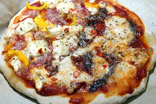 Pizza mit Sauerteig und verschiedenen Toppings – Pizza with Sourdough and different Toppings – Pane Bistecca