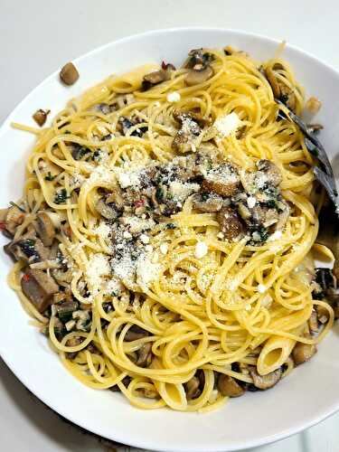 Spaghetti Aglio, Olio, Peperoncino e Funghi – Spaghetti Garlic, Oil, Chili and Mushrooms – Pane Bistecca