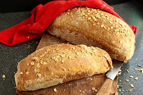 Vollkorn Brot mit Haferflocken in der Form gebacken – Whole-Wheat Bread with Oats baked in a Baking Dish – Pane Bistecca