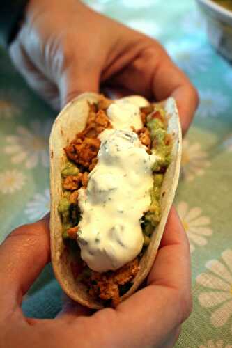 Hühnerfleisch Tacos mit Limetten-Saure Sahne Sauce – Chicken Taco with Lime-Sour Cream Sauce – Mexican Food