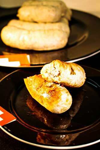 Selbstgemachte gebrühte Knoblauch-Bratwurst – Homemade scalded Garlic Bratwurst/Sausage