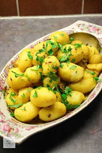 Aloo Dum আলুর দম – Nepalesische Kartoffeln – Nepali Potatoes